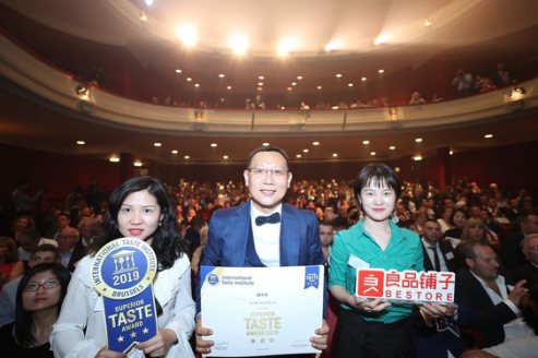 良品鋪?zhàn)訕s獲“頂級(jí)美味大獎(jiǎng)”三星獎(jiǎng)  中國(guó)零食獲米其林主廚點(diǎn)贊