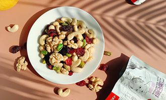 一天1.8萬(wàn)份訂單  良品鋪?zhàn)油瞥鰳O致“新鮮”綜合果仁